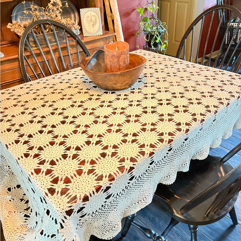 Elegant Cream Crochet Tablecloth antique size is approximately 75x 55